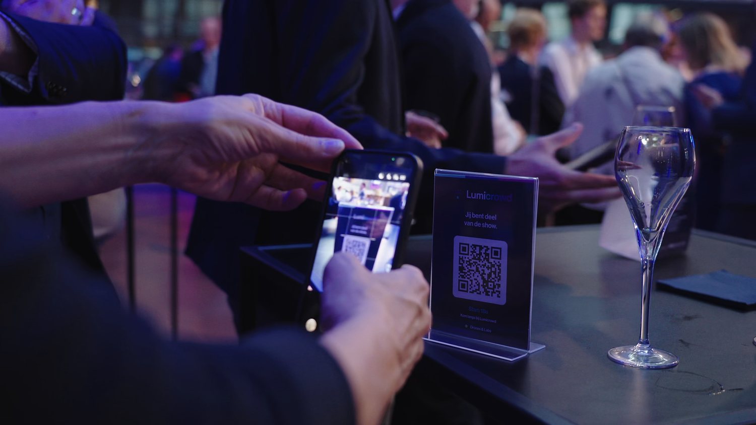 A guest scanning the Lumicrowd QR card to join the show - no app needed