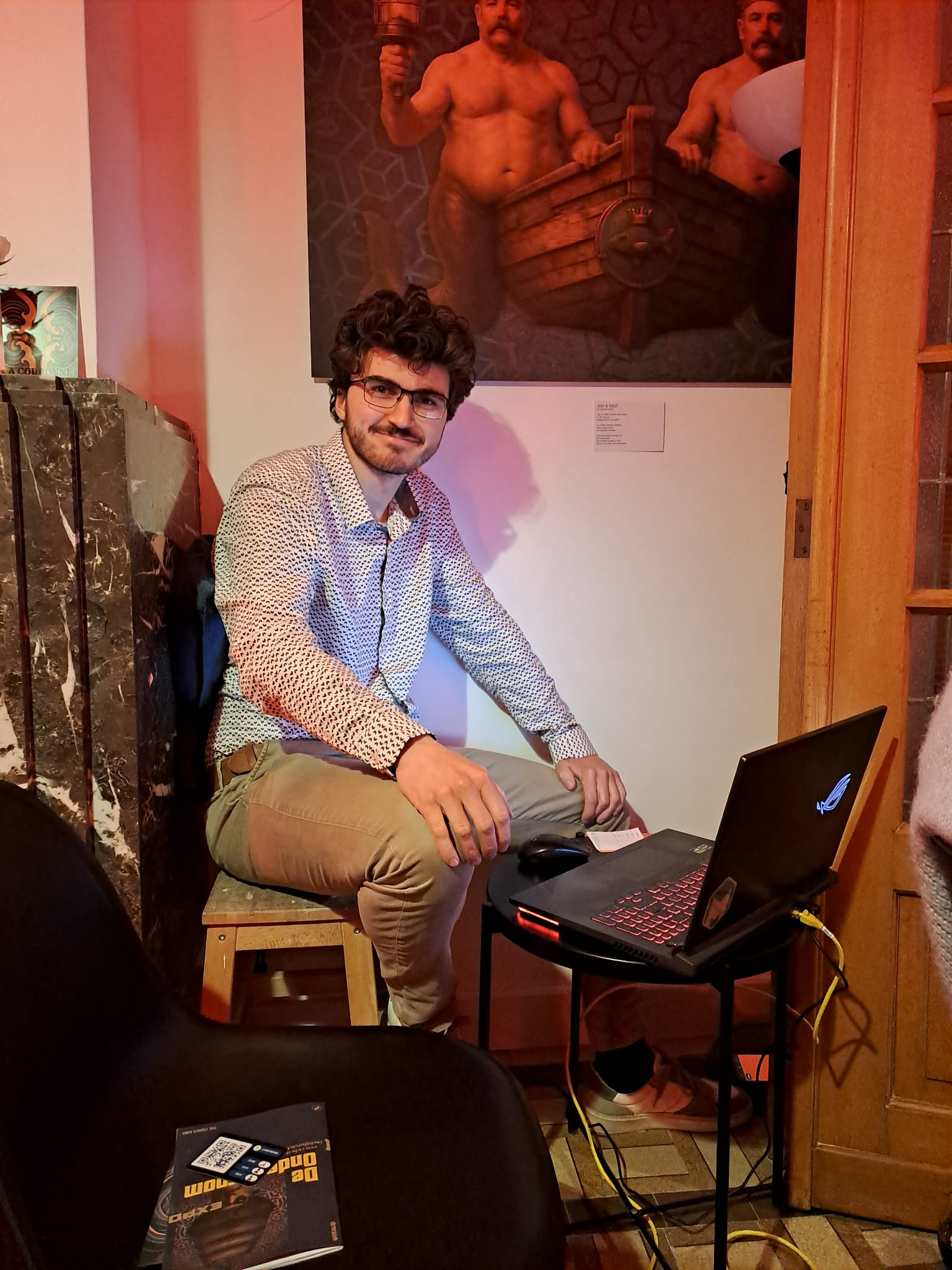 Operator achter laptop tijdens Lumicrowd setup